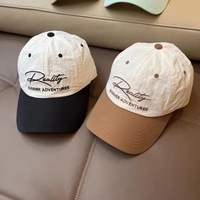 Gorra de béisbol de secado rápido estilo coreano inspirada en Instagram con letras bordadas y patchwork, de gran tamaño para cabezas más grandes, que estiliza el rostro.