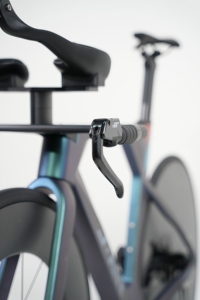 Bicicleta de Carretera TT-VEGA con Cuadro Integrado Aerodinámico de Carbono, Ruedas 700C, Frenos de Disco, 24 Velocidades, Aprobada por la UCI - Product Image 2