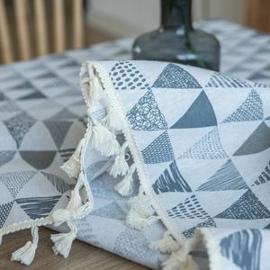 1 mantel de lujo ligero con borlas geométricas en V, adecuado para bodas, San Valentín y decoración del hogar. - Product Image 3