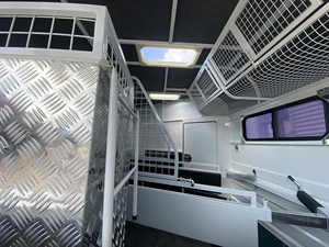 Rimorchio per Cavalli Deluxe per <span class=keywords><strong>2</strong></span> Cavalli con Divano, Letto a Castello, Cucina Completa, Porta e Carico Diretto - Product Image 6