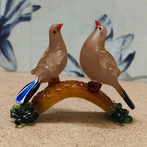 Figurines d'oiseaux jaunes en verre soufflé à la main, paire sur branche, décoration artistique, sculpture animale de collection, faite à la main - Product Image 1