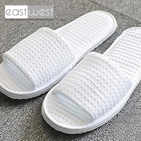 Faible MOQ, Vente en Gros à Prix Abordable, Chaussons d'Hôtel et de Spa EastWest en Coton/Polyester, Doublure Polaire, Semelle EVA, Couleur Personnalisable