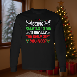 Maglietta natalizia a maniche lunghe: Essere legato a me è davvero l'unica cosa che hai bisogno, design divertente per le vacanze - Product Image 2