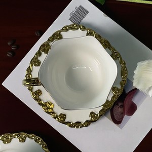 Juego de Tazas de Café de Cerámica Estilo Europeo, Juego de Tazas y Platos de Té Blancos con Detalles en Oro Electrochapado, Juego de 6 - Product Image 4