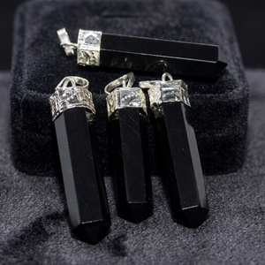 Crystalexport.com ผู้ค้าส่งจี้รูปดินสอสีเงินประดับหินออบซิเดียนสีดำคลาสสิก |   จี้ห้อยคอรุ่น CapPen-051 สำหรับทุกเพศ จำหน่ายออนไลน์ - Product Image 3