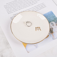 Plateau décoratif en céramique avec bordure dorée, design personnalisé, porte-bijoux, plateau à bagues avec initiale, plateau à bibelots, porte-bijoux de mariage
