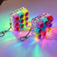 Nouveau produit 2026 : Porte-clés anti-stress en silicone coloré Maca, bouton de réduction de pression pour clavier, à presser avec les doigts