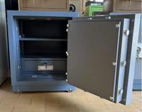 Großhandel für den Außenhandel: Diebstahlsicherer Safe mit Doppelverriegelung, elektronischem Tastenfeld und Schlüssel, feuerfester Stahltresor für Großbestellungen
