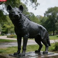 Sculpture de hyène grandeur nature en bronze YOUFINE, art réaliste de la faune pour les zoos et les parcs de safari