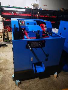 Machine de fabrication de vis à tarauder automatique à grande vitesse par extrusion à froid, état neuf, garantie 1 an, composants essentiels de la boîte de vitesses et des roulements - Product Image 3