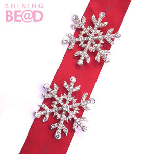 <span class=keywords><strong>โทน</strong></span>สีเงิน<span class=keywords><strong>ค</strong></span><span class=keywords><strong>ริ</strong></span>สตัลไรน์สโตน เกล็ดหิมะเข็มกลัดผู้หญิง<span class=keywords><strong>ค</strong></span><span class=keywords><strong>ริ</strong></span>สต์มาสงานแต่งงานแฟชั่นเครื่องประดับของขวัญขายส่ง - Product Image 4