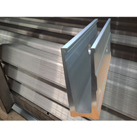 Fabricant chinois de profilés en aluminium en U pour base de garde-corps en verre, avec perforation et fraisage, finition satinée brossée