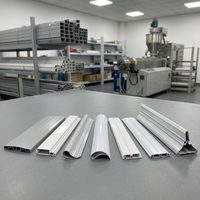 Profilés en plastique extrudés sur mesure, usine OEM, tubes et tuyaux en PVC, pièces extrudées, profilés écologiques et durables, bande en forme de L