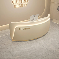 Comptoir de réception de salon de beauté moderne et luxueux, incurvé, en MDF blanc, avec rétroéclairage LED, logo gravé sur mesure, écologique et durable