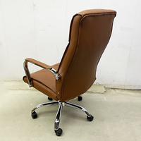 Chaise de bureau exécutive ergonomique contemporaine en cuir avec système à roulettes, accoudoirs fixes rotatifs pour chambre et bureau à domicile