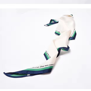 Écharpe en soie de style somptueux pour femmes avec motif de diamant de couleur contrastée - Product Image 2