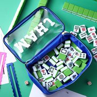 Étui de présentation transparent pour jeu de Mahjong avec fermeture éclair dorée et breloque personnalisée en perle lettre, idéal pour ranger les tuiles