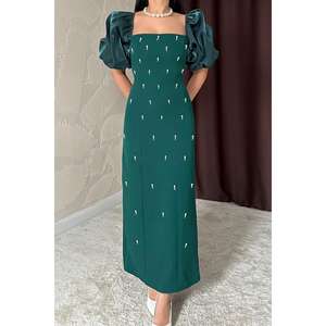 Vestido de noche de satén esmeralda con abertura y manga abullonada, cintura natural - Product Image 3