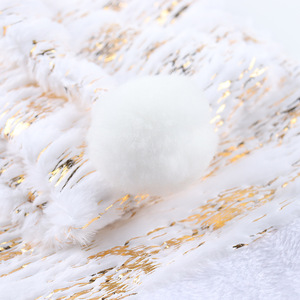Chapeaux de Noël en velours personnalisés de 75 cm avec impression promotionnelle, estampés or, rayés argentés, en peluche de haute qualité, écologiques et extra confortables - Product Image 5