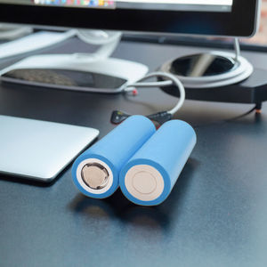 Batterie rechargeable LiCoO2 3.7v 21700 Lishen LR2170SA 4000mAh 3C Grade B, 500 cycles, 80%, 47g, cellule Aojia pour lampe torche - Product Image 3