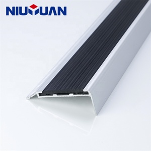 NIUYUAN OEM fábrica <span class=keywords><strong>precio</strong></span> competitivo antideslizante escalera <span class=keywords><strong>de</strong></span> aluminio nariz con inserto <span class=keywords><strong>de</strong></span> goma - Product Image 1