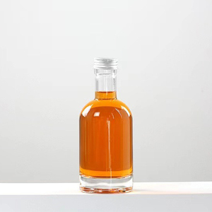 Mini botella de vidrio transparente de 50 ml y 100 mL adecuada para almacenar Gin Whisky y Vodka - Product Image 3