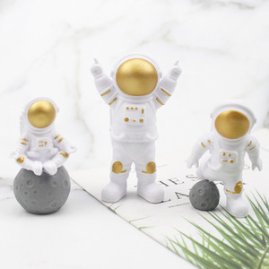 Astronaut Planet Spaceman Cake Toppers Plastic Reusable Birthday Decoration Round Shape Aviation Theme - Product Image 3