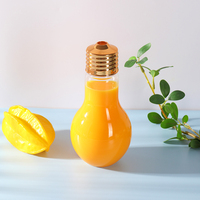 Tasse d'ampoule avec couvercles en paille pour les fêtes Bouteilles en forme d'ampoule en plastique Fond LED rougeoyant Ampoules remplissables Jus d'eau