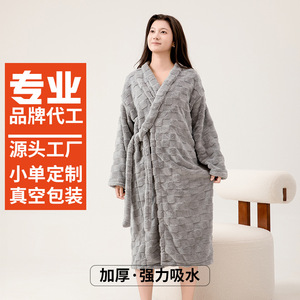 Peignoir en polaire corail extra large pour femme, chaud et épais, avec capuche, pour la maison, vêtements de nuit, manches longues, tissu polyester - Product Image 2