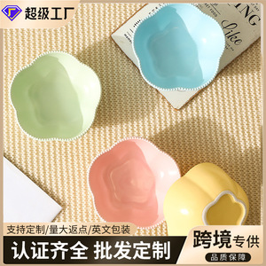 Vente en gros de bols en céramique simples de couleur unie en forme de fleur, bols à riz domestiques de 6 pouces, bols à soupe sous glaçure, vaisselle avec un design - Product Image 3