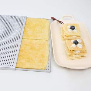 Plaque de cuisson perforée en alliage d'aluminium antiadhésive pour four, idéale pour la pâte feuilletée, les mille-feuilles, la viande et les desserts - Product Image 2