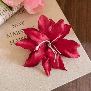 Élégance ultra-raffinée, ambiance mystique ; Épingle à cheveux florale pour femme ; <span class=keywords><strong>Coiffure</strong></span> magnifique, à cheveux latéralement ébauchés. - Product Image 6