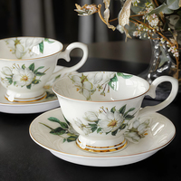 Ensemble tasse à thé et soucoupe florale britannique unique, tasse à thé victorienne vintage personnalisée