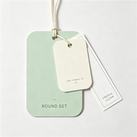 Étiquette volante en papier imprimée avec logo personnalisé, avec œillet et cordon en coton, étiquette de prix en carton pour vêtements, boutiques, sacs, cadeaux, marques et vente au détail