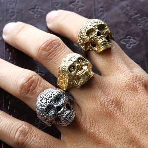 Bagues vintage tête de mort pour hommes, bagues statement gothiques punk en finition or et argent, bijoux de mode en gros - Product Image 3