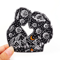 Patch brodé en chenille personnalisé avec motifs de fleurs en dentelle et cœurs, en tissu toile, thermocollant, finition gaufrée, option logo personnalisé