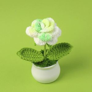 Rose artificielle en fil de laine, finition artisanale, petite en pot, bleu glace, pour la maison, le bureau, la voiture, la fête des mères, la remise des diplômes - Product Image 3