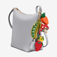 Sac à main portable en cuir PU avec fermeture éclair, motif dessin animé mignon de piment, logo personnalisé, vente en gros, modèle Yanzhi, avec breloque de suspension