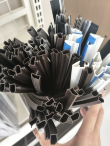 Guarnizione per <span class=keywords><strong>Porte</strong></span> in Gomma TPE Resistente al Calore e al Freddo, Tipo a T, Design Moderno e Impermeabile - Product Image 5