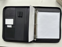 Carpeta Organizadora de Negocios Personalizada de Cuero PU Tamaño A4 con Cierre, Porta Tarjetas, Porta Teléfono, Porta Tableta y Porta Bolígrafos