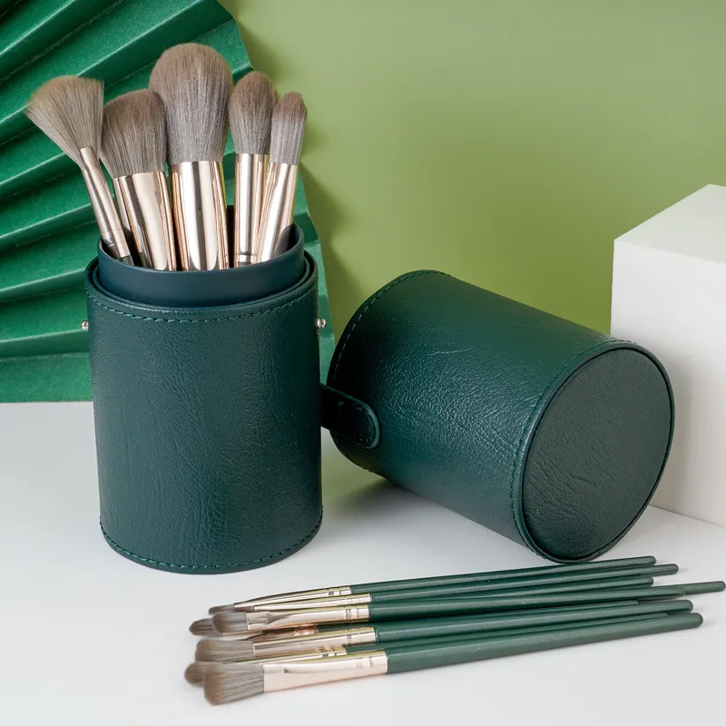 Kit de maquillage fard à paupières fond de teint cheveux synthétiques doux manche vert avec boîte en cuir vert ensemble de pinceaux de maquillage de marque privée