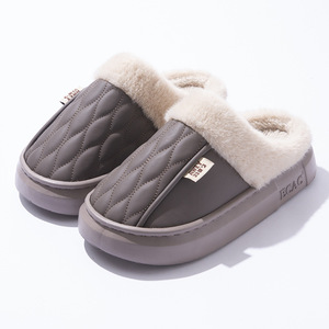 Chaussons en peluche imperméables en PU pour femmes et hommes, hiver, durables, antidérapants, à semelle épaisse, doublés de polaire, chauds, avec semelle extérieure en EVA - Product Image 6