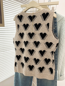 Chaleco de punto sin mangas con cuello en V y lazo frontal para mujer, estampado de corazones negros, estilo suelto, ideal para otoño e invierno, chaleco dulce y casual para capas. - Product Image 4