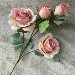 Bouquet <span class=keywords><strong>de</strong></span> roses artificielles en soie <span class=keywords><strong>de</strong></span> haute qualité, 70 cm, quatre têtes avec bourgeons et feuilles, roses partiellement éclose, décoration <span class=keywords><strong>de</strong></span> mariage - Product Image 5