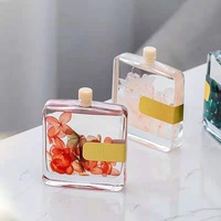 Diffuseur d'arômes en verre de décoration d'intérieur à petite bouche, carré plat sans feu bouteille en rotin vide pour parfum
