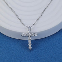 Collier Croix Catholique en Argent Sterling 925 Plaqué Or avec Moissanite, Minimaliste, Hypoallergénique, Certifié, Bijoux Chrétiens