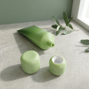 Tube cosmétique élégant en plastique vert 30ml 50ml 100ml avec bouchon à vis, surface brillante, impression offset, matériau PP - Product Image 5