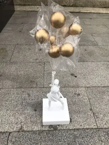 Venta al por Mayor de Nueva Estatua de Banksy, Niña con Globos, Decoración de Resina para el Hogar - Product Image 3