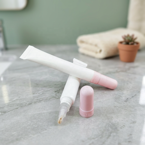 Tube en plastique blanc vierge avec impression personnalisée du logo et bouchon à brosse, emballage cosmétique pour dissolvant de vernis à ongles en gel. - Product Image 4