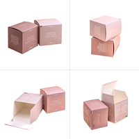 Boîte d'emballage en papier rose de luxe avec logo personnalisé, pelliculage mat et doublure en éponge pour tampons en coton biologique, serviettes hygiéniques et produits de beauté
